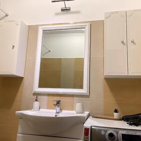 Ellie Apartment *
